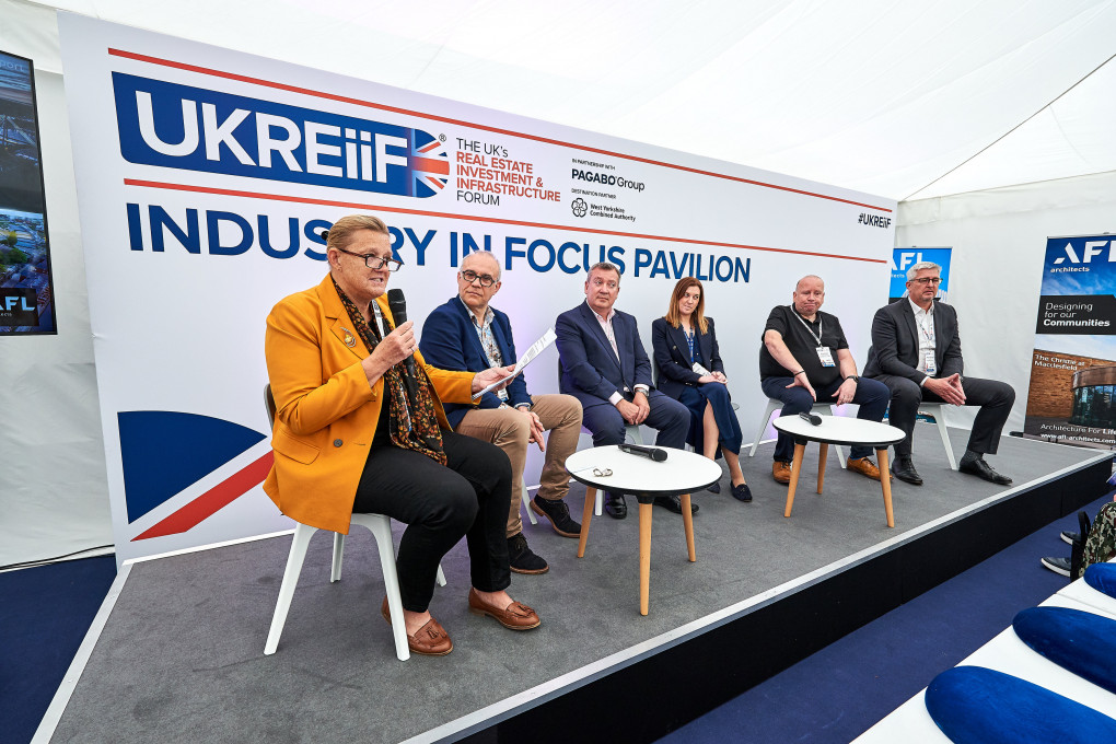 1 Industry in Focus Pavilion VDJ 0045